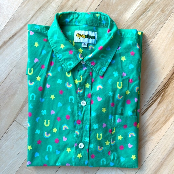 Men’s Short Sleeve Tipsy Elves St. Patrick’s Day Button Down - Picture 1 of 4